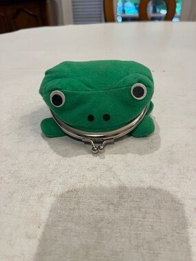 Adorable Green Frog plush Coin Purse. So cute!